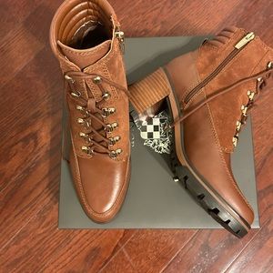 Vince Camuto VC-Donenta Booties